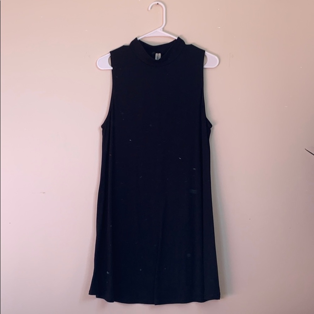 Black sleeveless mock neck tee-shirt dress